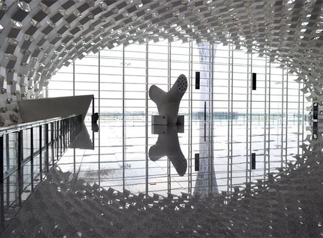 深圳寶安國際機場啟用新LOGO