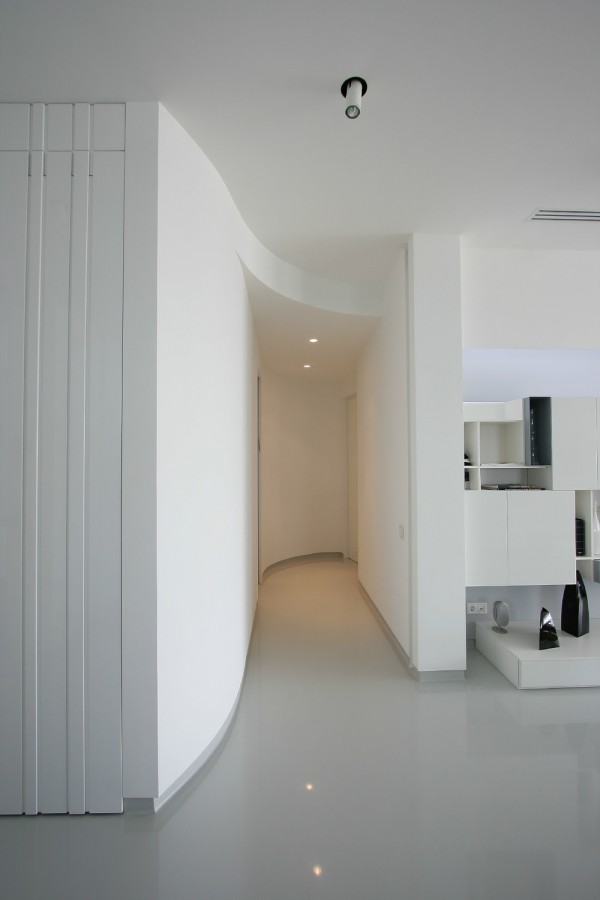 乌克兰现代简约的纯白公寓设计