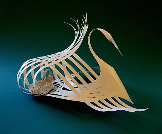 Bijian Fan飞扬的立体纸雕天鹅