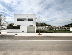 西班牙House V02純白極簡風格住宅設計