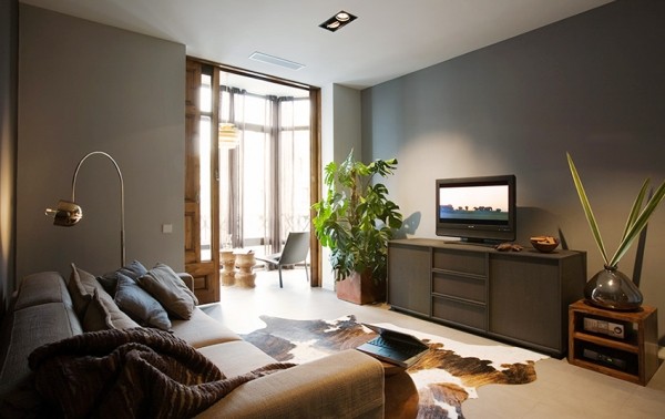 西班牙83平米暗色系温馨公寓