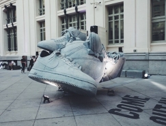 潮鞋籃球大衝撞:Nike SNEAKERBALL概念雕塑