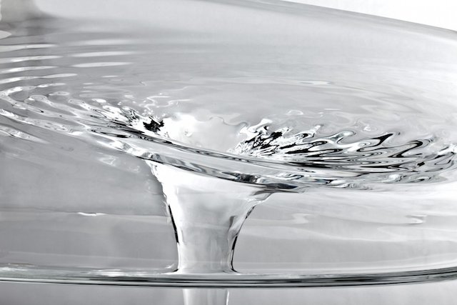 zaha hadid设计的流体冰桌