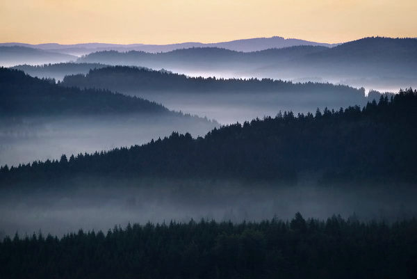 Kilian Schönberger大气迷人的晨雾风光摄影