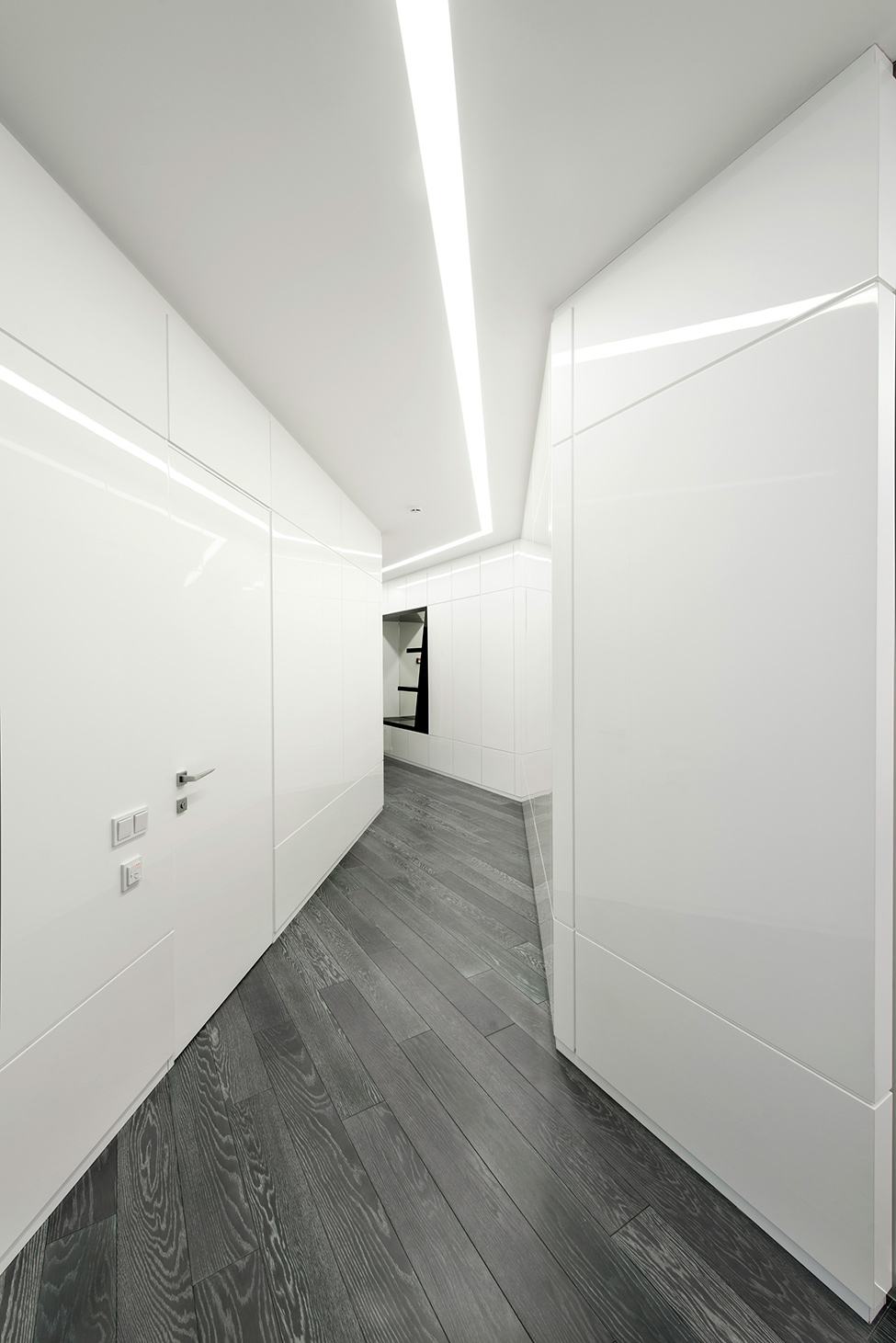 未来感的黑白AXIOMA公寓设计