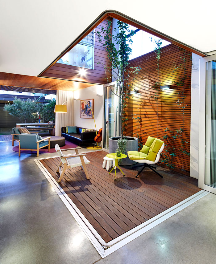 阳光,庭院:缤纷色彩的现代开放式住宅设计