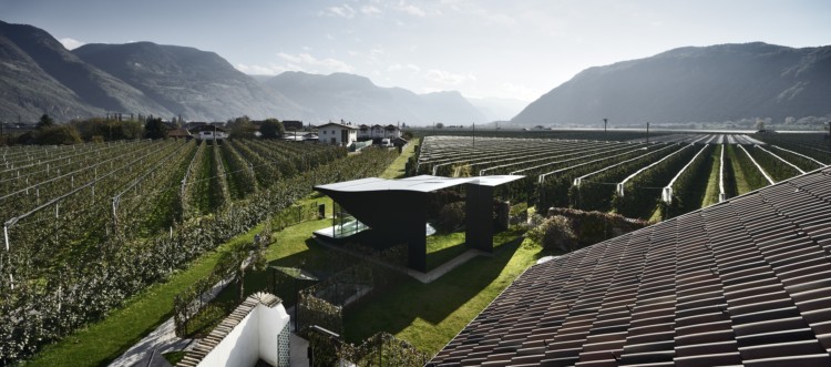 意大利Bolzano融于自然的镜面度假屋