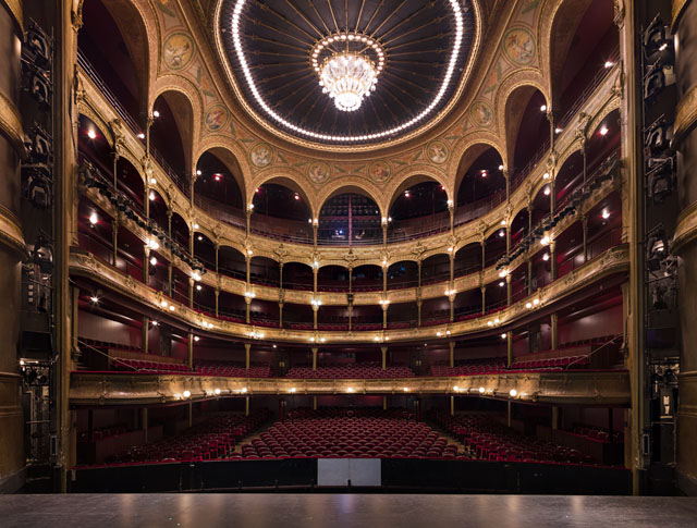Gilles Alonso建筑摄影:剧院的对称美学