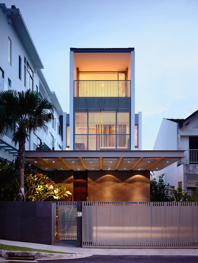 泳池上的螺旋楼梯:新加坡住宅设计