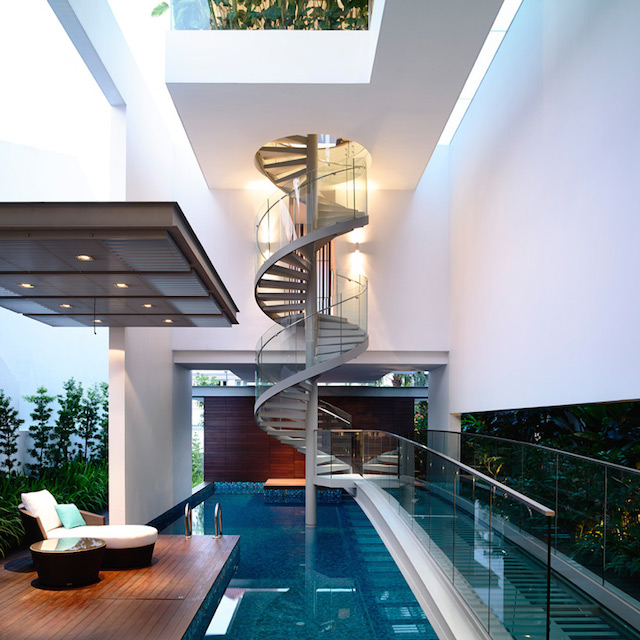 泳池上的螺旋楼梯:新加坡住宅设计