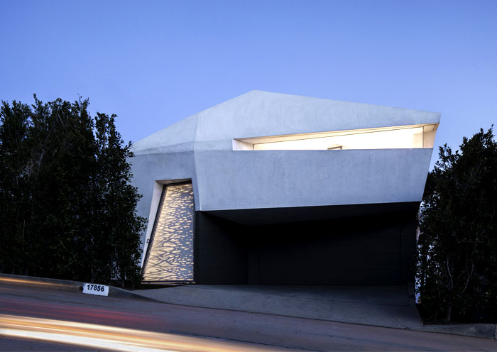 背山面海的马里布Montee Karp阳光住宅设计