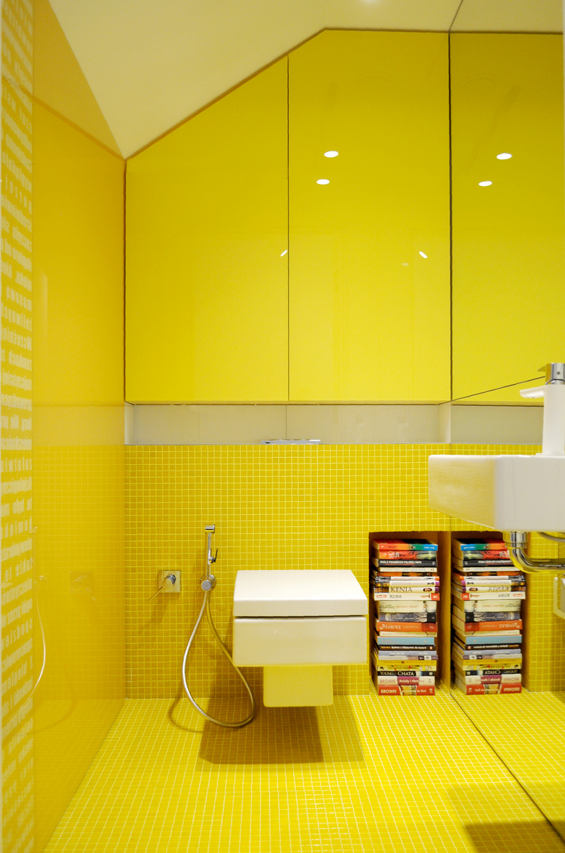 大胆的色彩:7个现代家庭卫生间设计