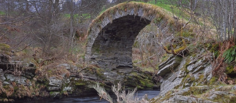 格兰威特的拱桥:苏格兰Glenlivet威士忌新品牌形象