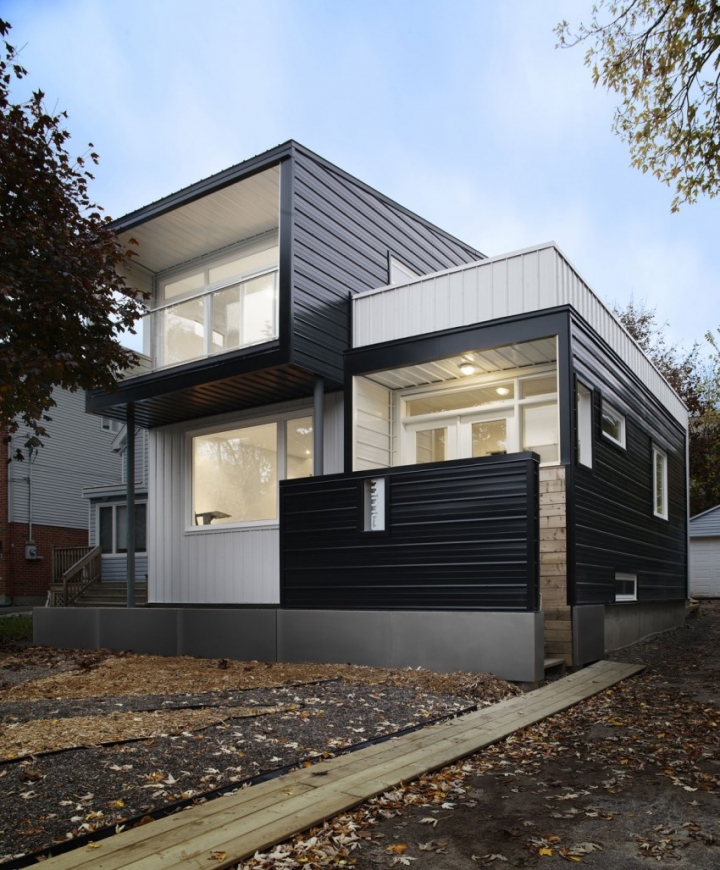 黑白极简空间:加拿大Winona别墅设计