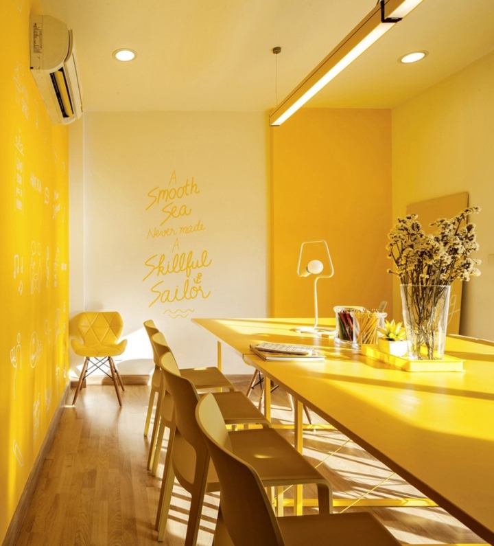 炫酷的色彩搭配:曼谷Apos2办公空间设计