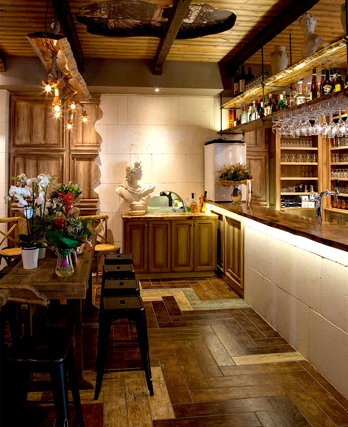 怀旧的气息和温馨的氛围:希腊Rhodos餐厅设计