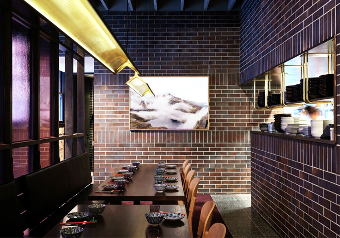 复古的砖墙和现代涂鸦:墨尔本LEE HO FOOK餐厅