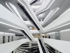 黑與白的交響樂:俄羅斯Dominion辦公樓設計