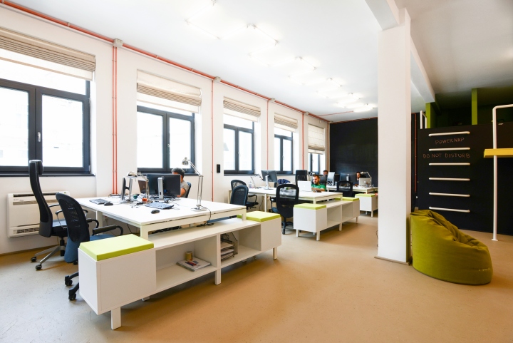 罗马尼亚舒适自由的e-spres-oh办公空间设计