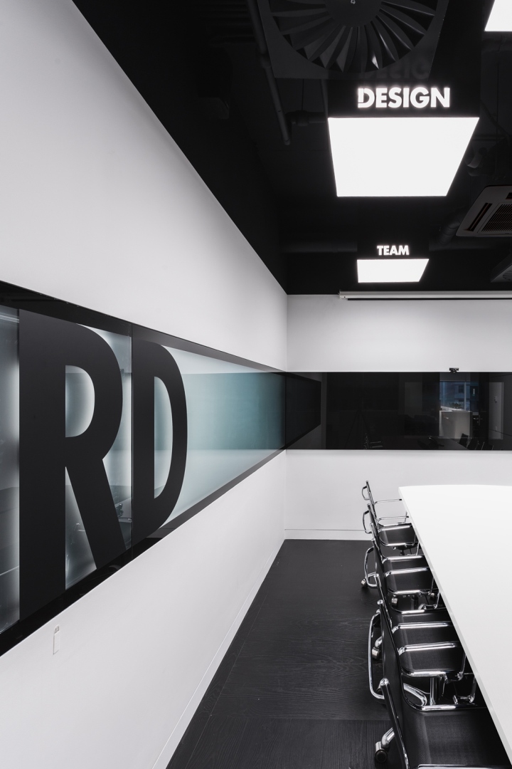 RD Construction现代感的办公室空间设计