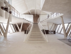 奧地利極簡前衛的loft閣樓空間設計