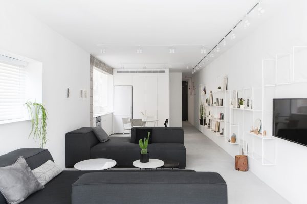 黑与白的魅力:干净简约的黑白公寓设计