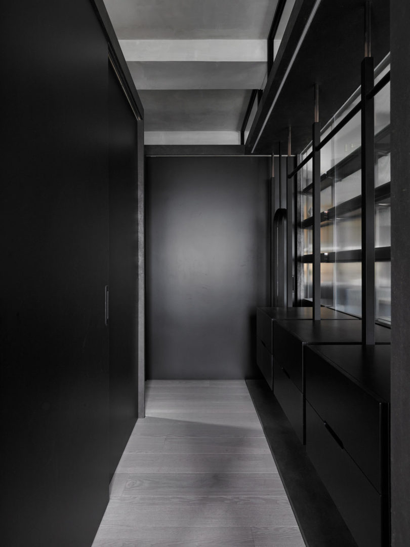开放式空间的酷黑公寓设计