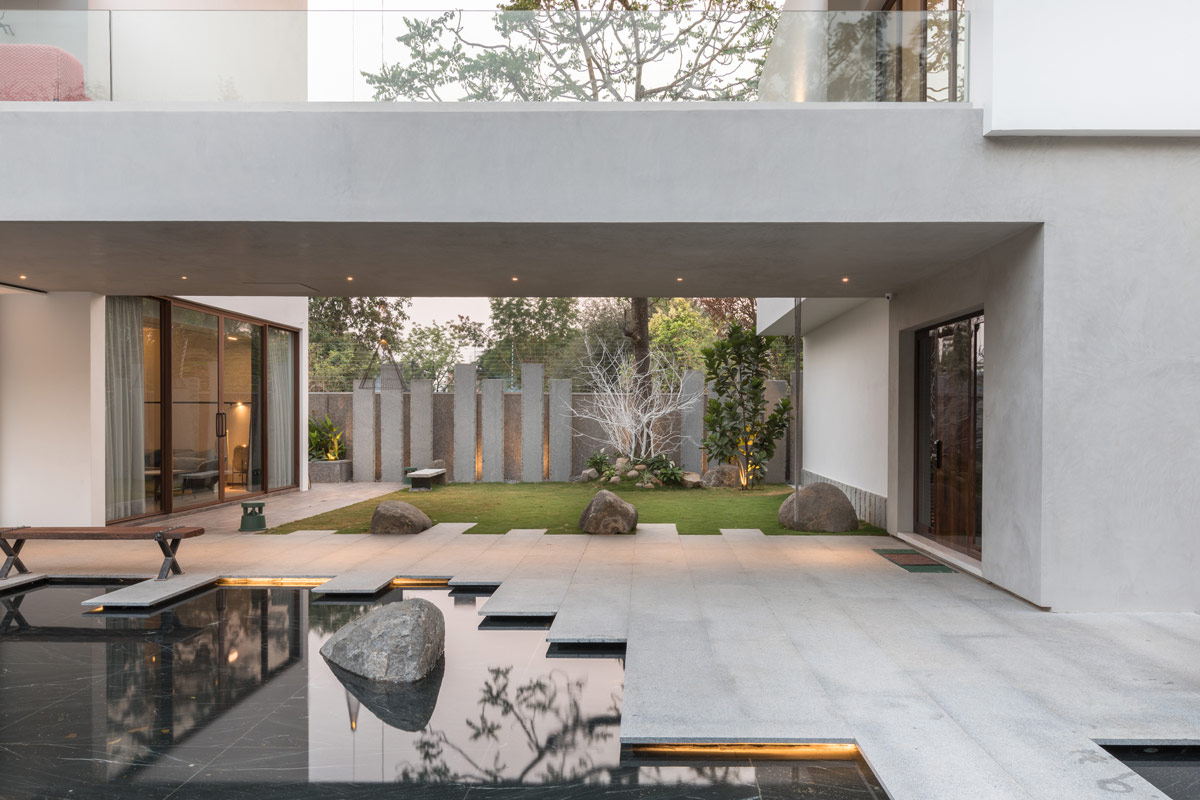 华丽的现代印度别墅与庭院设计
