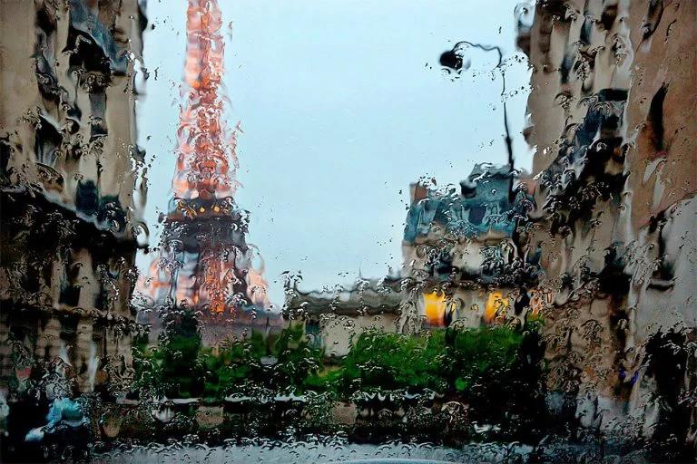 在雨中：Christophe Jacrot镜头下的雨中街景