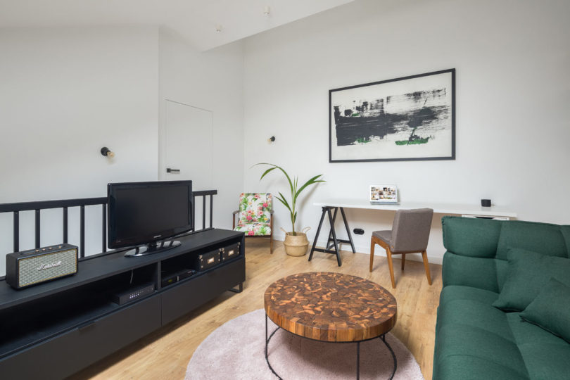 开放舒适空间：55平米复式夹层小公寓设计