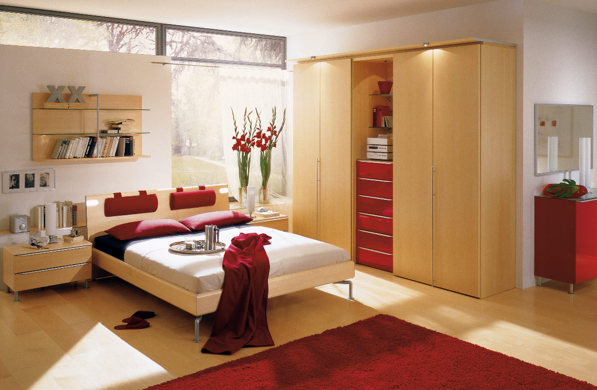 red-white-and-wood-bedroom-600x392.jpg
