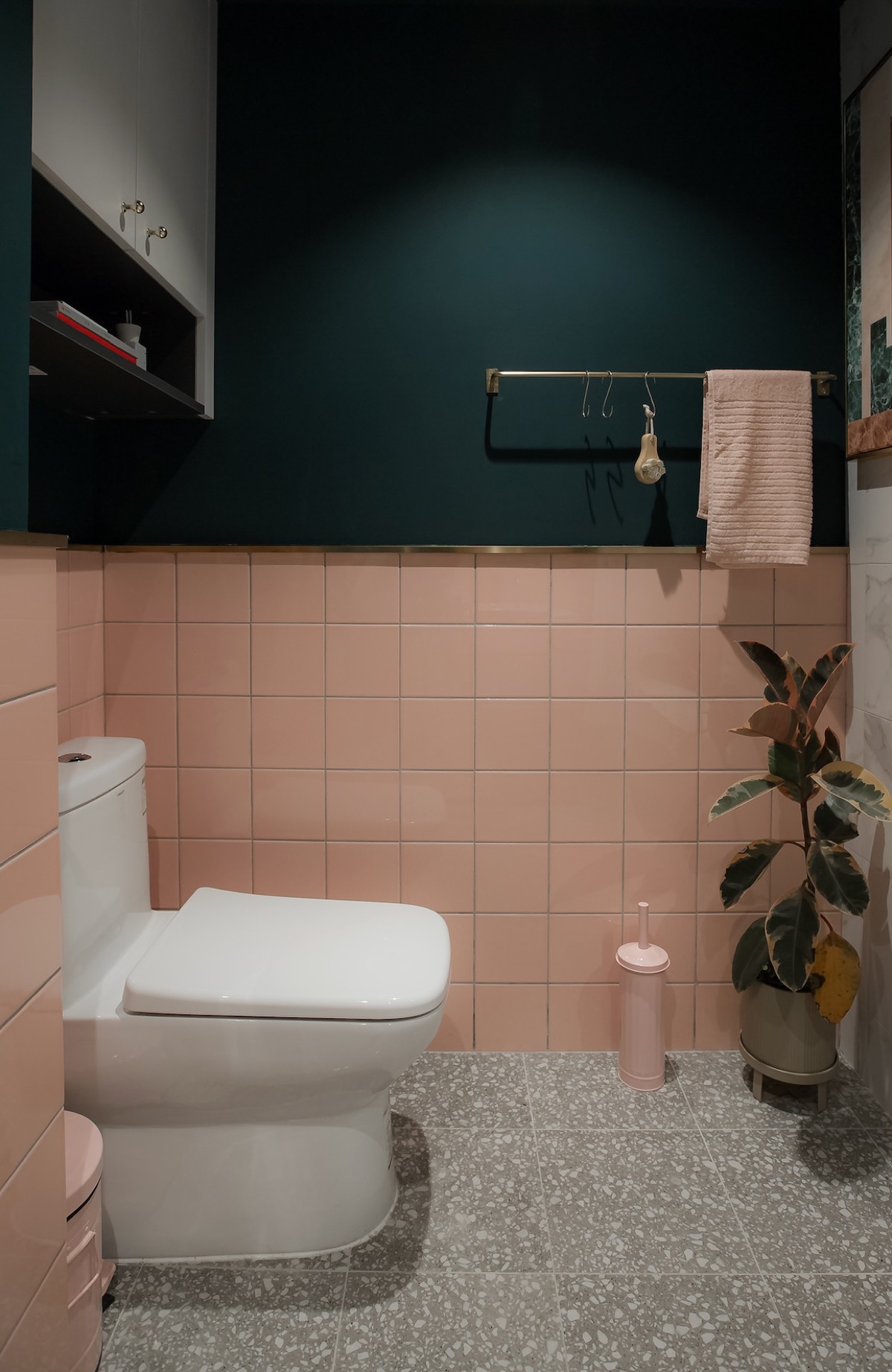 pink-and-dark-green-bathroom-600x923.jpg