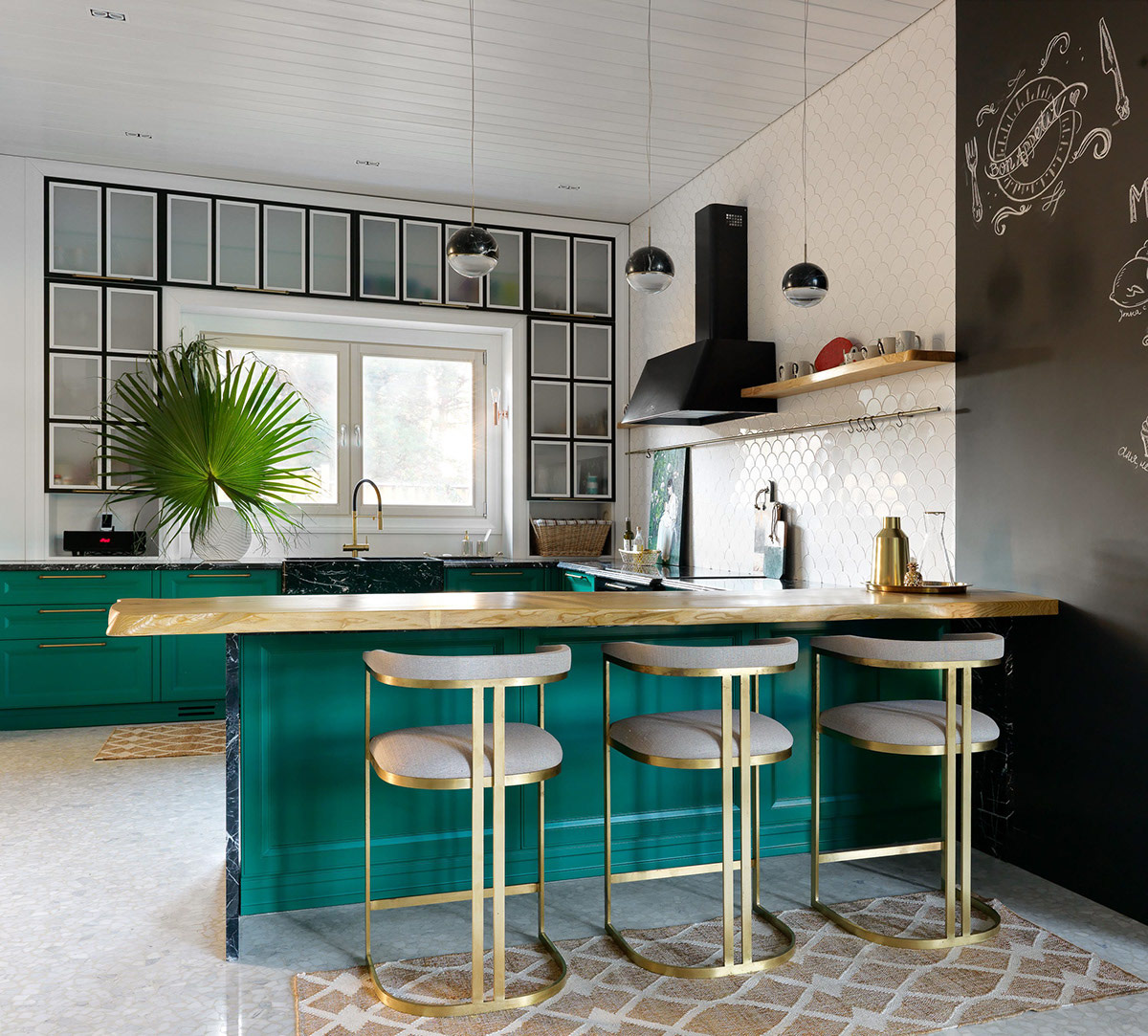 gold-kitchen-bar-stools-600x542.jpg
