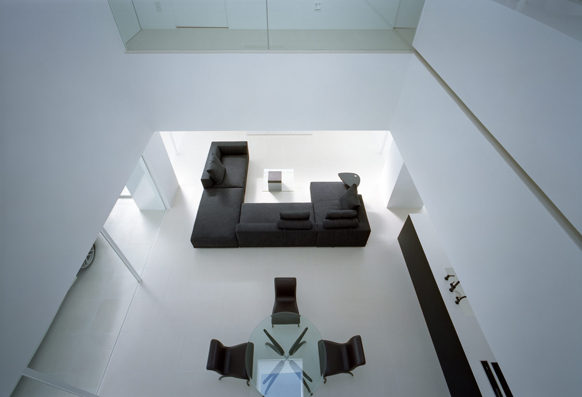 black-and-white-living-room-600x409.jpg
