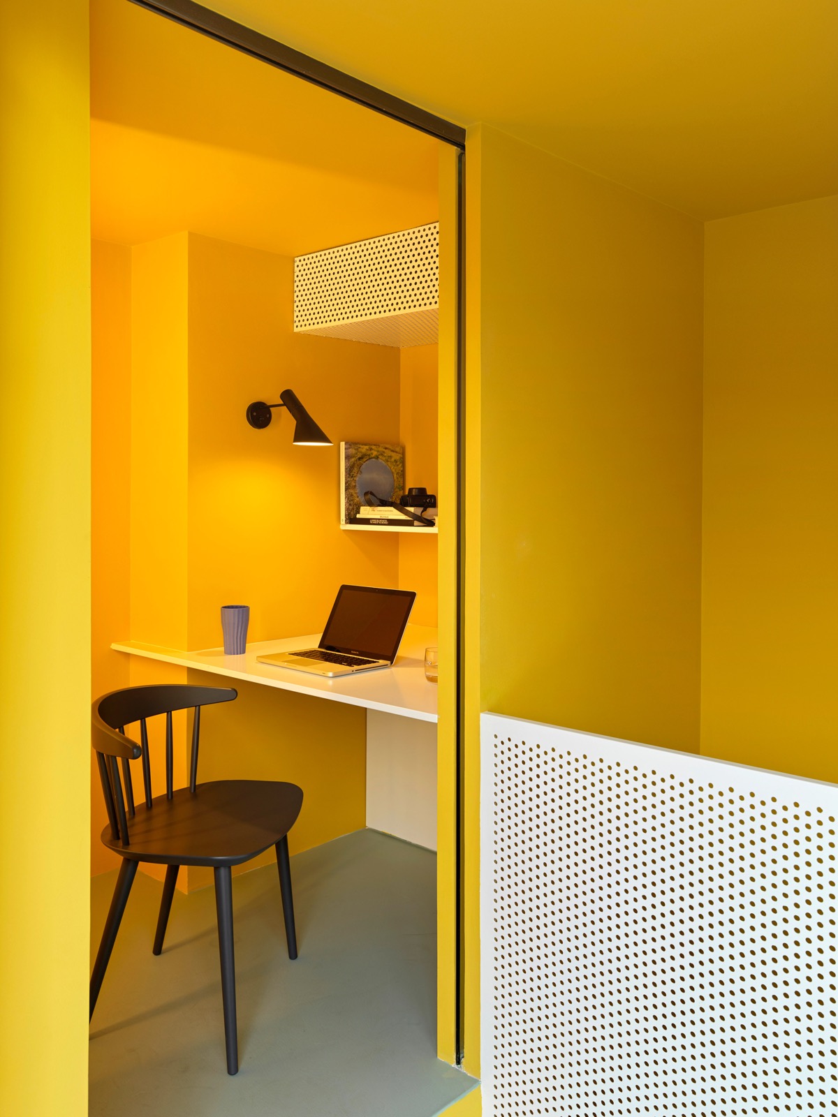 minimalist-home-office.jpg