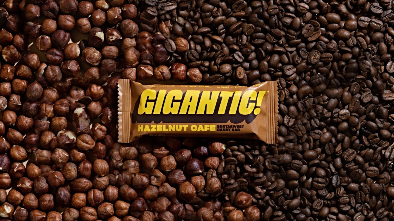 GIGANTIC!巧克力棒零食包装设计