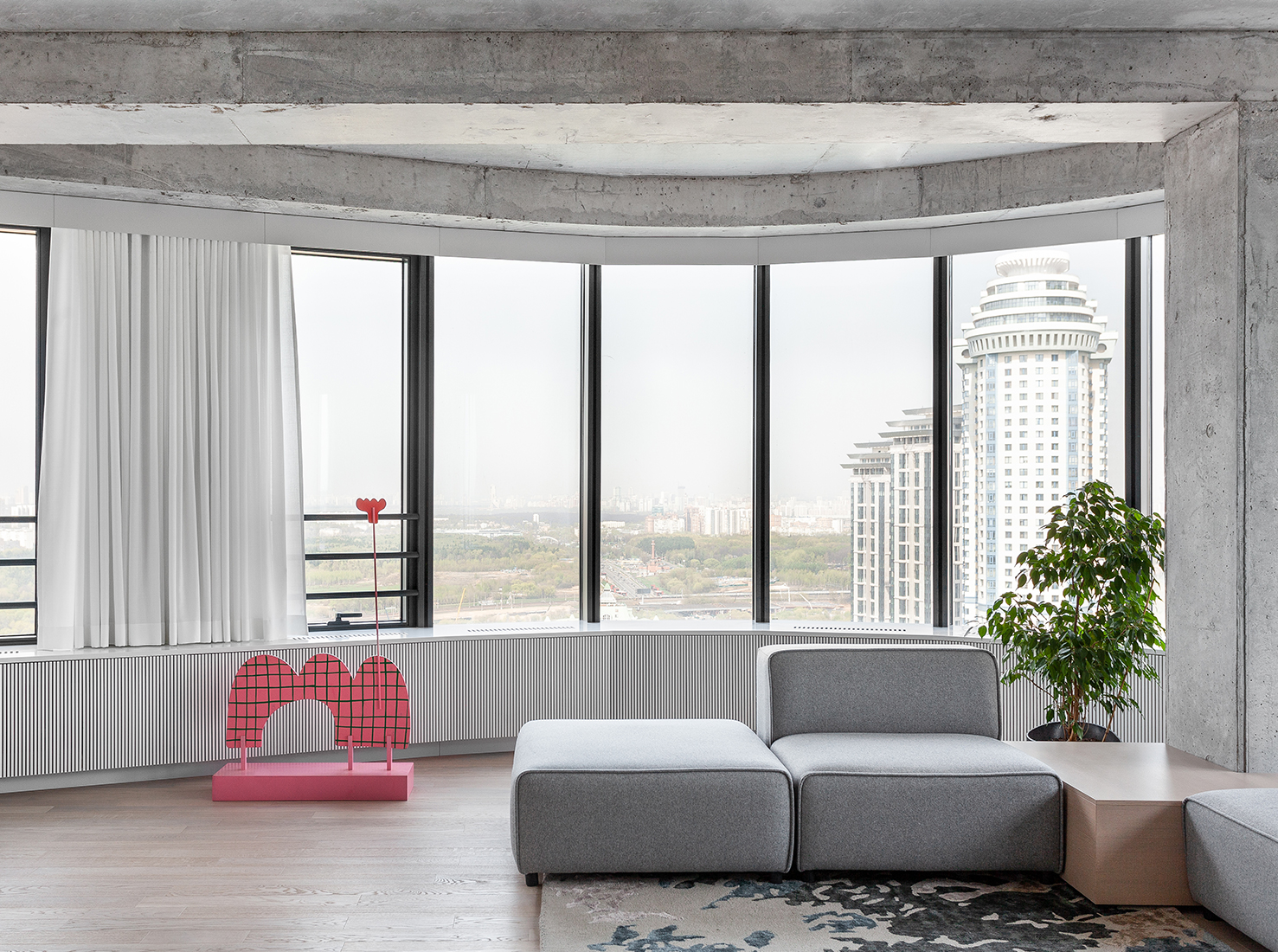 全景落地窗+混凝土天花板! 108平时尚公寓设计