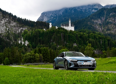 Audi e-tron GT X 佳士得 因艺术同行 定义静奢新境界