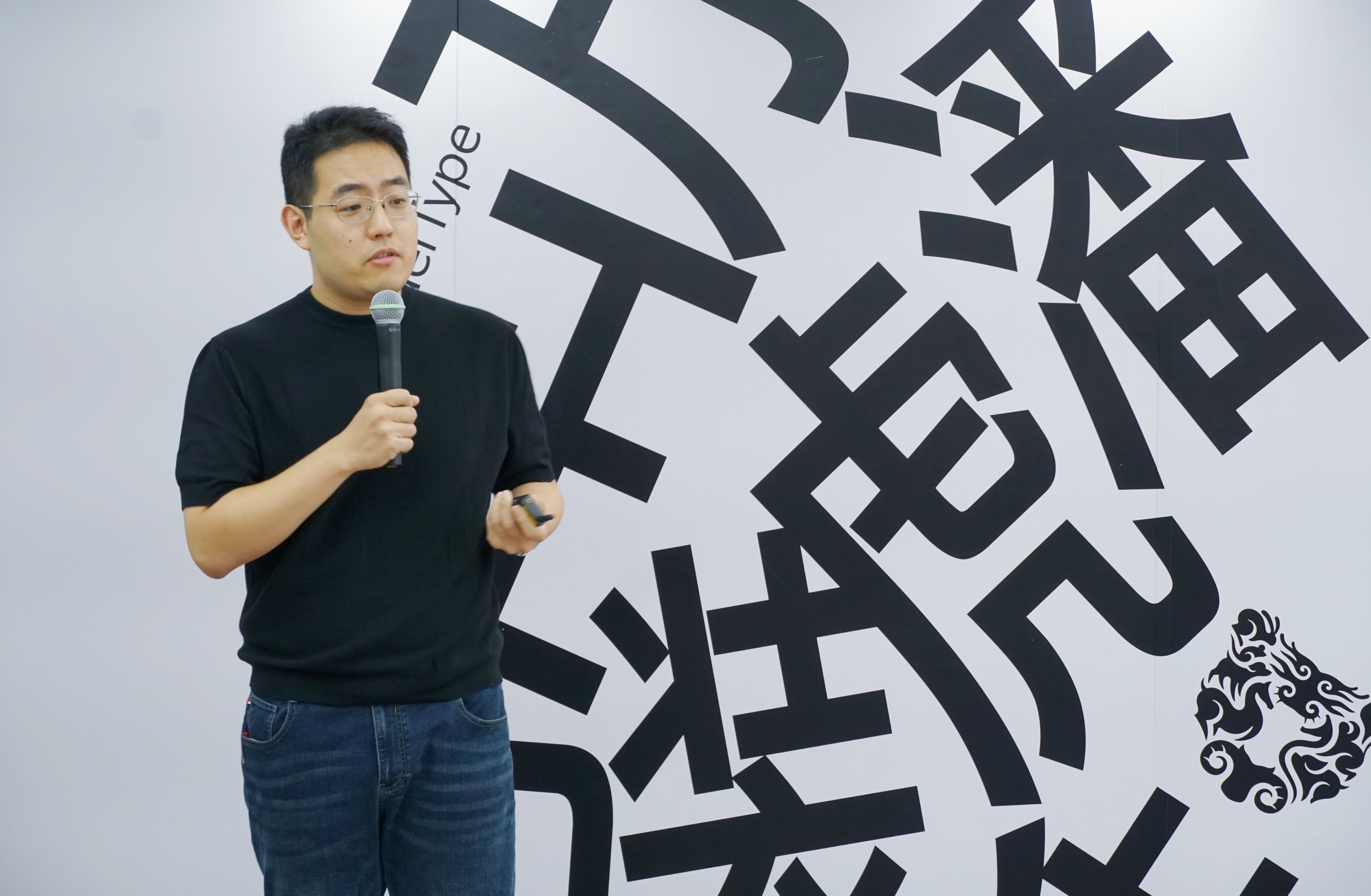 ​方正字库携手潘虎设计实验室发布“方正潘虎包装体”