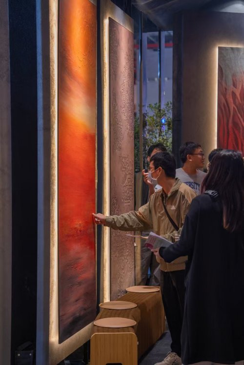 用“艺术礼盒”亮相2025广州设计周，VillaePaint会玩！