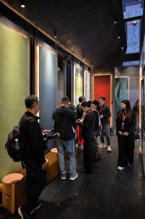 用“艺术礼盒”亮相2025广州设计周，VillaePaint会玩！