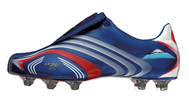 Adidas为世界杯设计的运动鞋