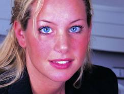 PS三步修复严重偏红的美女照片