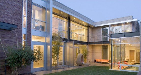 采用落地玻璃窗的豪华现代住宅设计