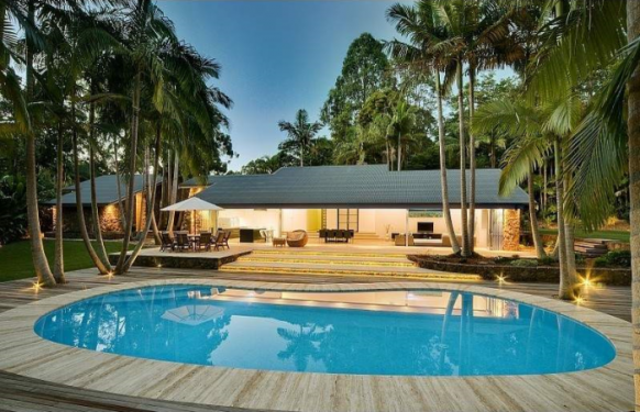 棕榈树和游泳池: 完美的度假别墅设计