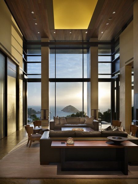 使用大面积落地玻璃的香港梦幻别墅