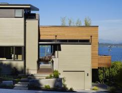 山坡旁的豪华湖景别墅