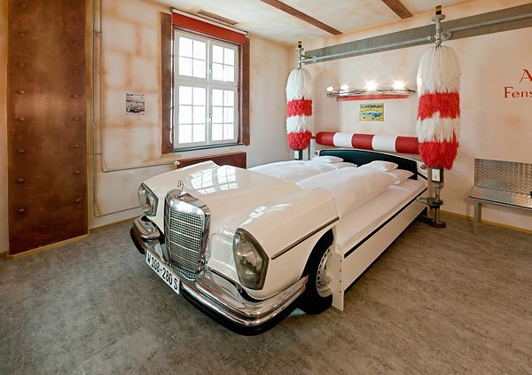 超酷设计的V8汽车旅馆