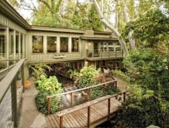 建立在小河之上的梦幻住宅