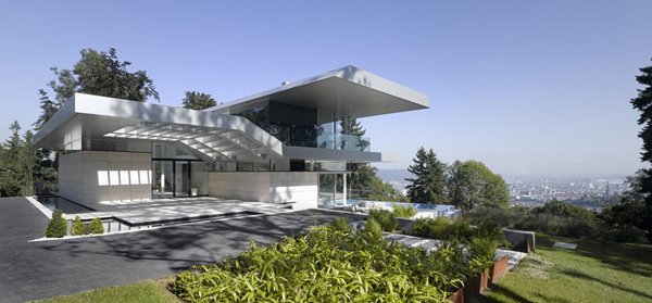 俯瞰全城：奥地利Linz超现代别墅设计
